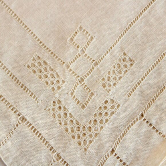 Vintage 1940s Handkerchief, Ivory Linen Natural Plant Hand Dyed Hankie, OOAK - Picture 2 of 10